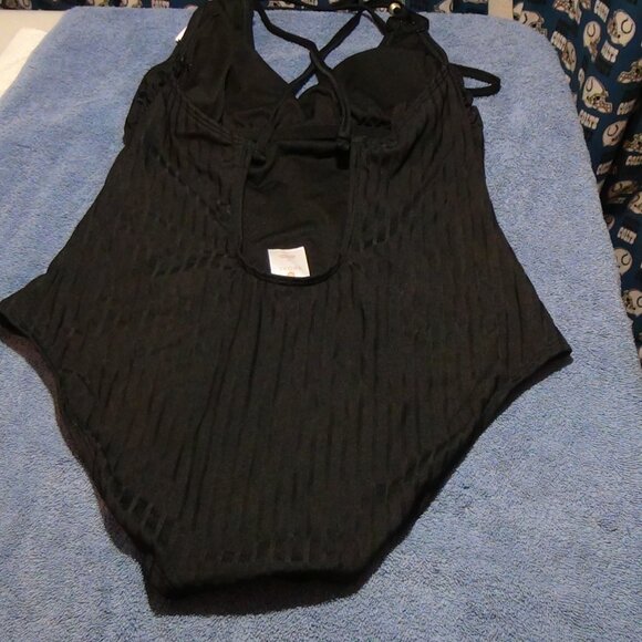 Shade & Shore Low U-Back Cross Strap Ribbed Texture 1 Piece Swimsuit Black XS-XL - Picture 15 of 16